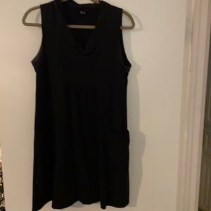 Kenzie black mini dress to knee   Sleeveless rayon material with pockets